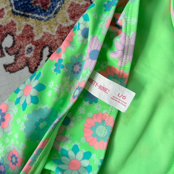 Bikini - Picture 2 of 4